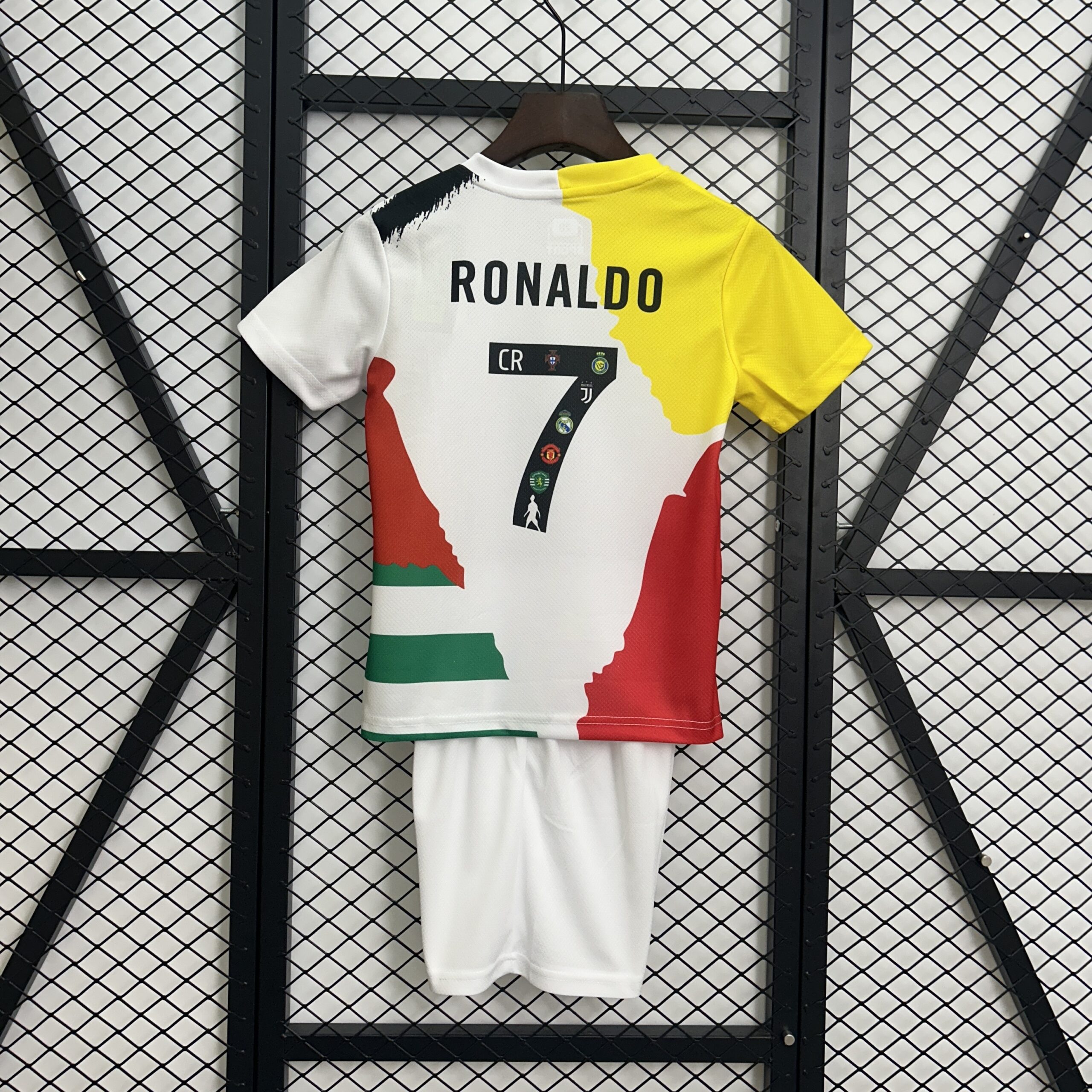 Conjunto de Camisa Infantil Edição Carreira do Cristiano Ronaldo 2025–2026 - Imagem 2