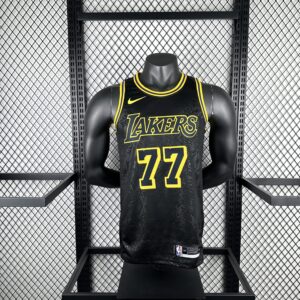 Camiseta no 77 do Doncic do Lakers, temporada 2023-2024