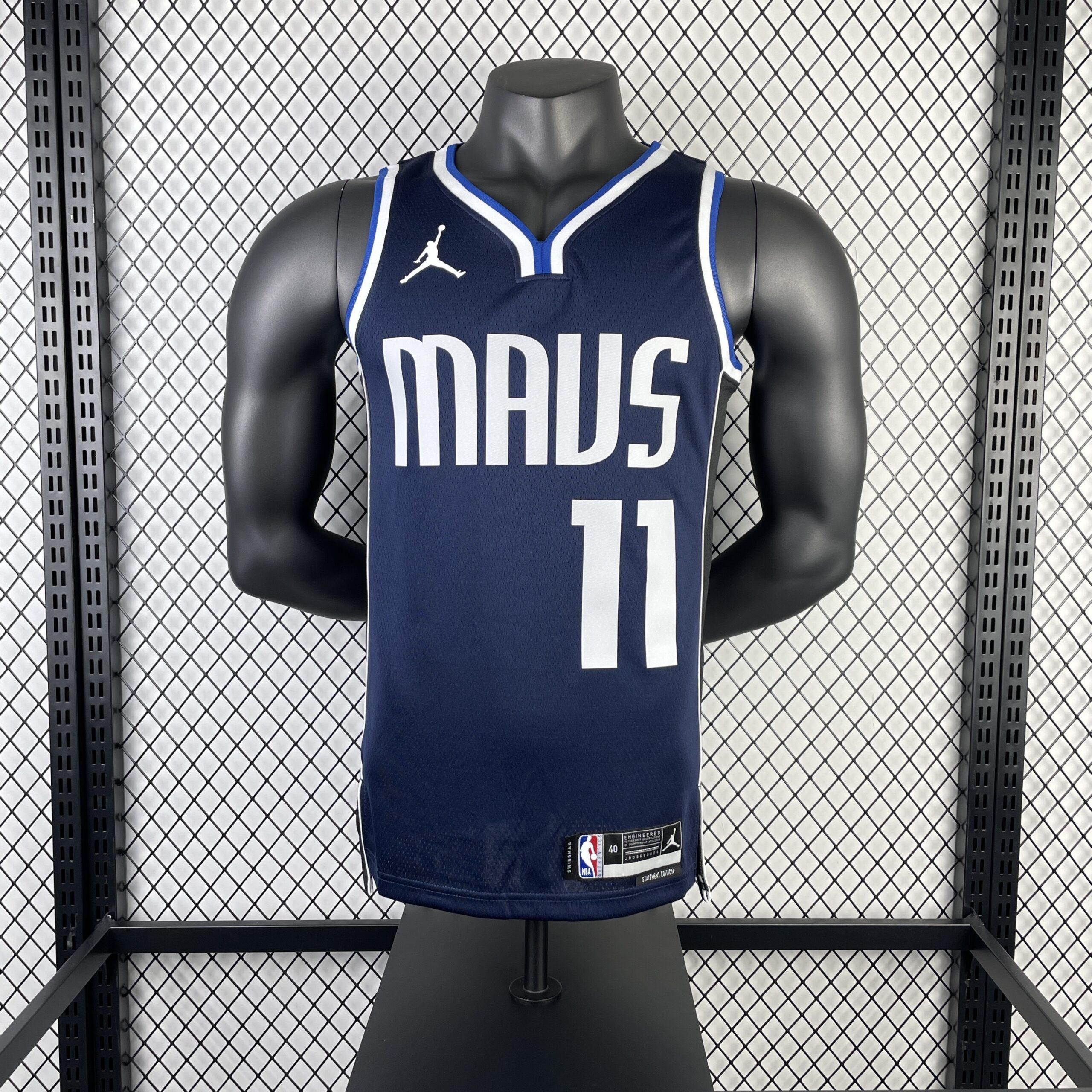 Camiseta edição limitada Força Aérea, número 11 de Irving pelos Mavericks, temporada de 2023